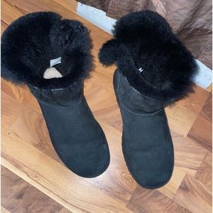 Mini Bailey Bow II Boot Brand: Uggs Size: Women’s 9 Color: Black